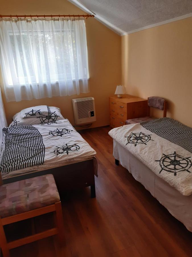 Tuja Vendégház Lajoskomárom Kültér fotó