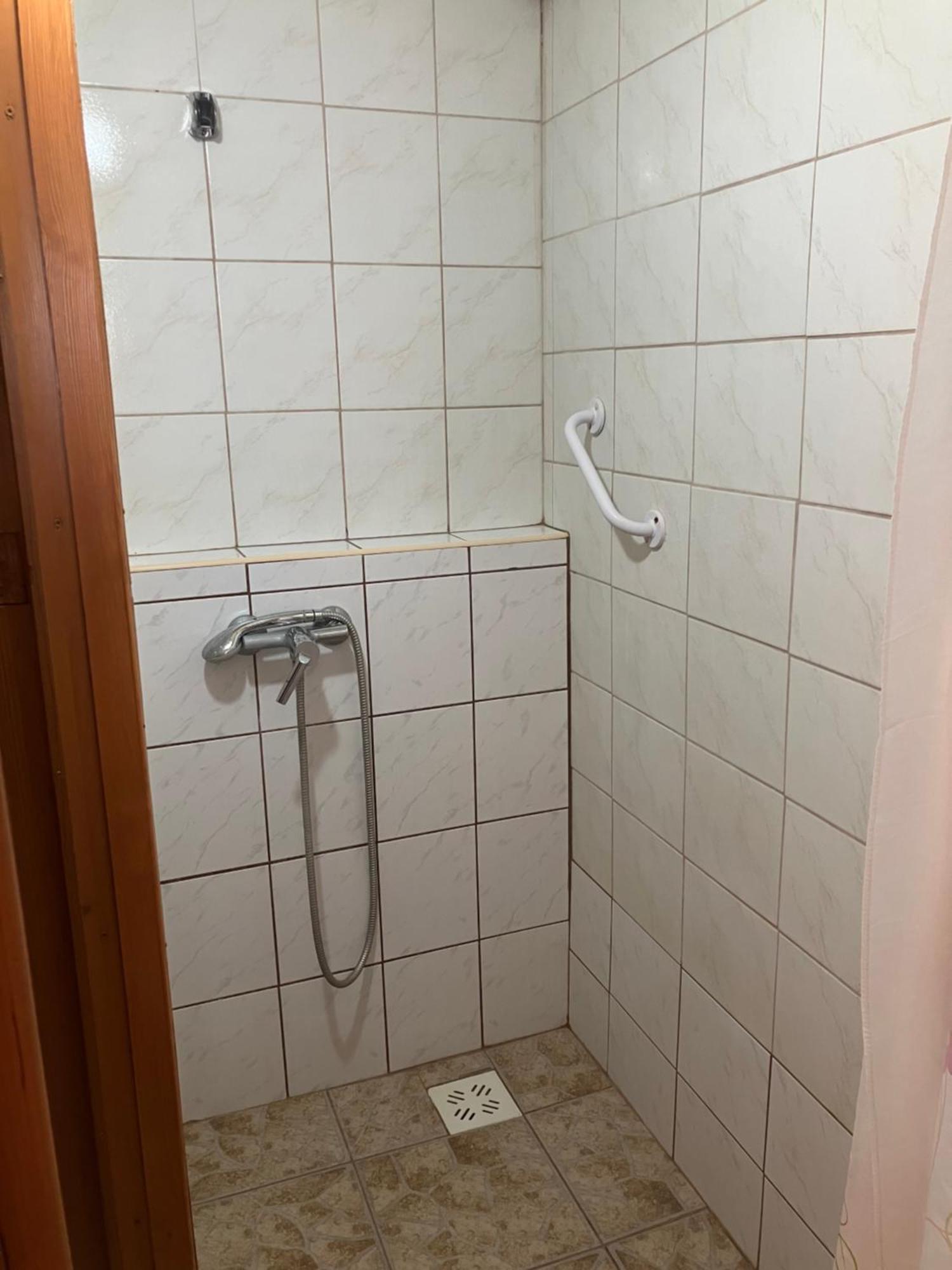 Tuja Vendégház Lajoskomárom Kültér fotó